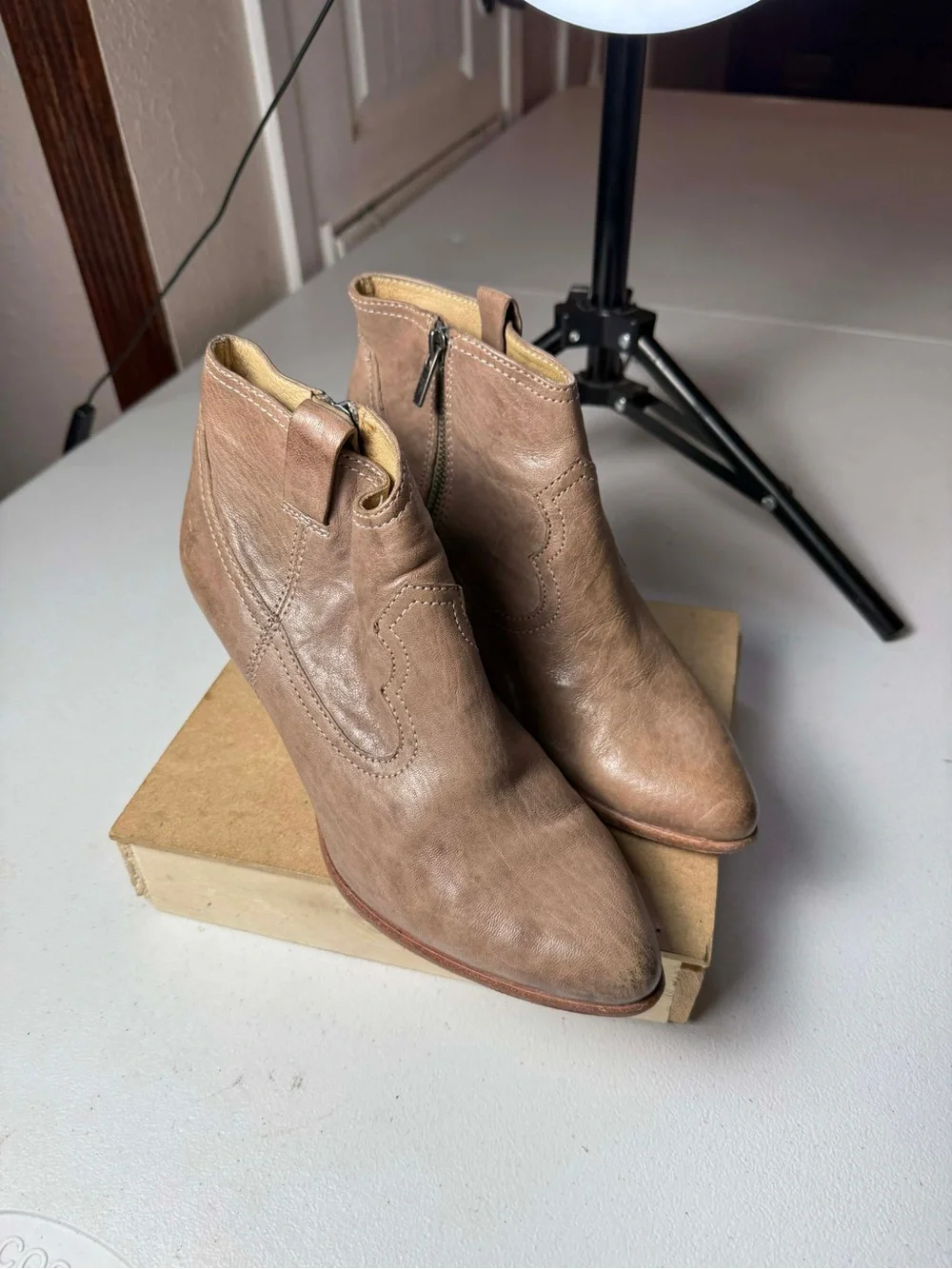 Frye Reina Bootie Sz 8.5 Country Western Style Ash Cowgirl Bar Line Dancing